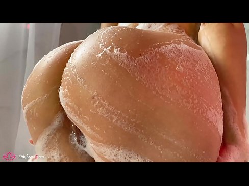 ❤️ Brunetka masturbuje kundičku s vibrátorom až do intenzívneho orgazmu v sprche ❤️❌ Porno vk na sk.pornovore.ru ❌️